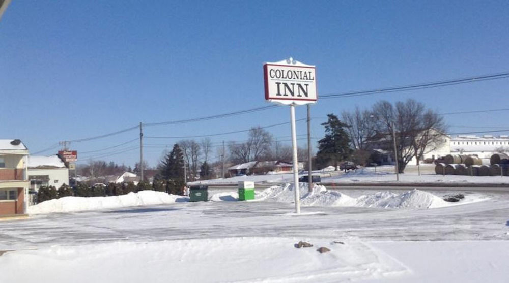 Colonial Inn Dyersville Exterior photo